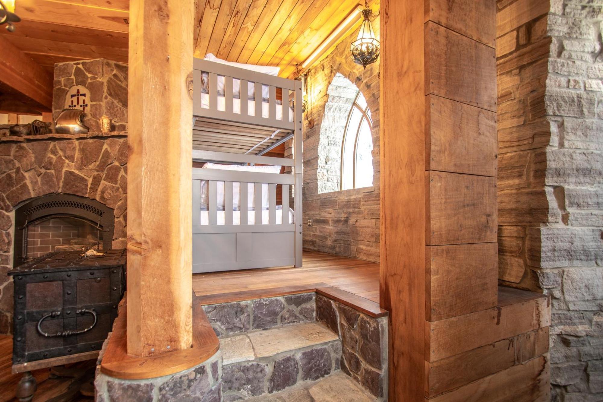 Schweitzer Castle Villa Sandpoint Exterior photo